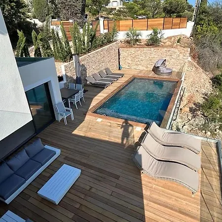 étoiles D'or: Seaside Luxury In Villa *