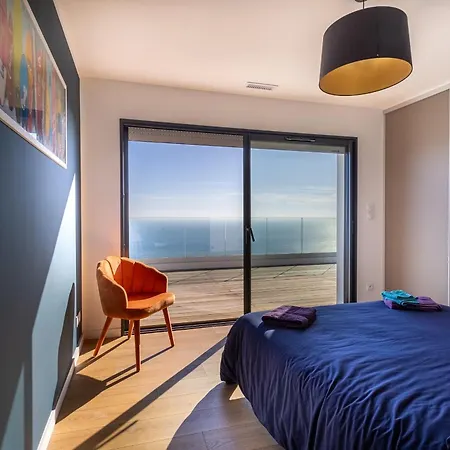 étoiles D'or: Seaside Luxury In *