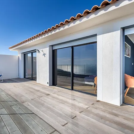 étoiles D'or: Seaside Luxury In