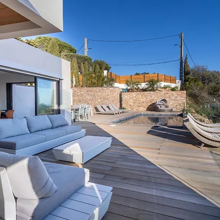 étoiles D'or: Seaside Luxury In