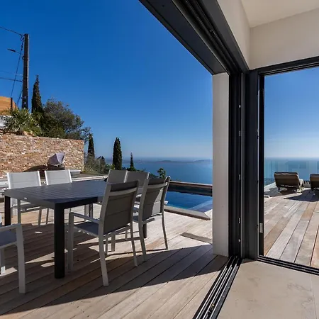 étoiles D'or: Seaside Luxury In Villa