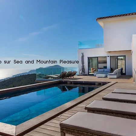étoiles D'or: Seaside Luxury In Villa